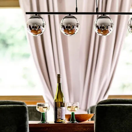 Semesterbostad Birds-nest Balkon Waldblick Kamin